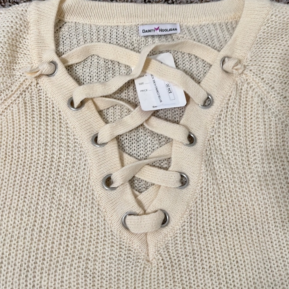 Women’s Ivory Crop Top Sweater size M/L. New with tags - Picture 2 of 5